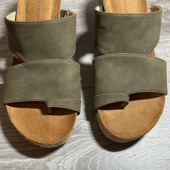 NWOT Adrienne Vittadini Tilly Wedge Pump Khaki 9M - Picture 6 of 10